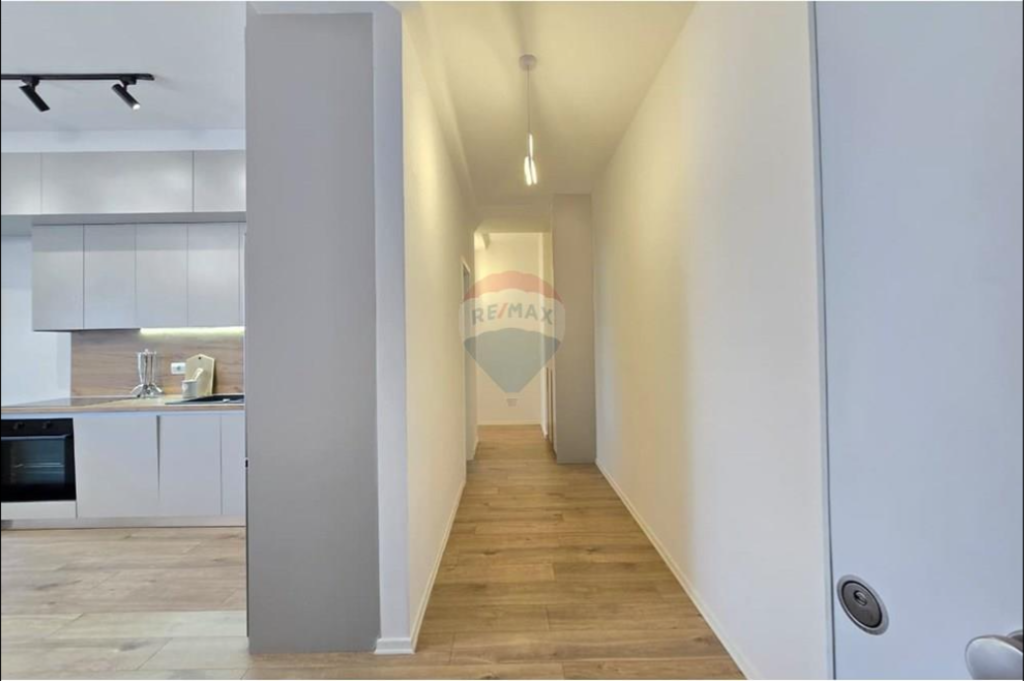 Apartament per shitje 2+1+2 + post parkimi tek Bulevardi i Ri