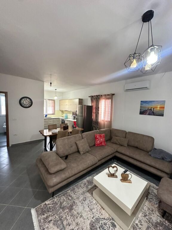 VENDESI PRIVATO IN VENDITA CON PISCINA + TERRENO, SHENVLASH, DURRES.