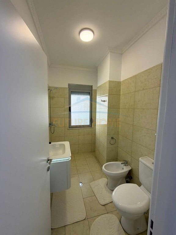 Shitet , Apartament 2+1+2 Unaza e Re, Tirane
