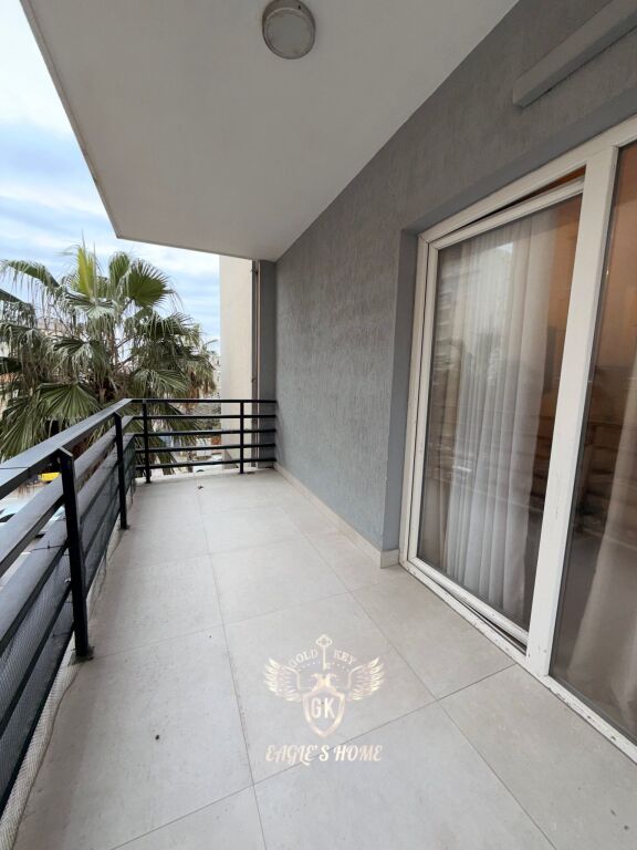 🏡 APARTAMENT ME QERA  • 1+1+Ballkon 💰 Çmimi: 350 € neto ✅ ☎️  📍 Lokacioni:Hotel Vivas Plazh,Durres