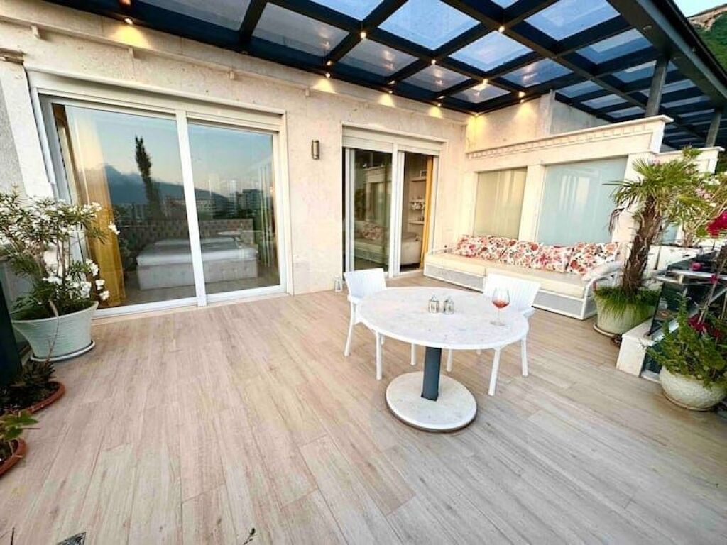 Apartament me Pamje të Plotë nga Deti dhe Tarracë të Madhe – Marina Bay, Vlorë