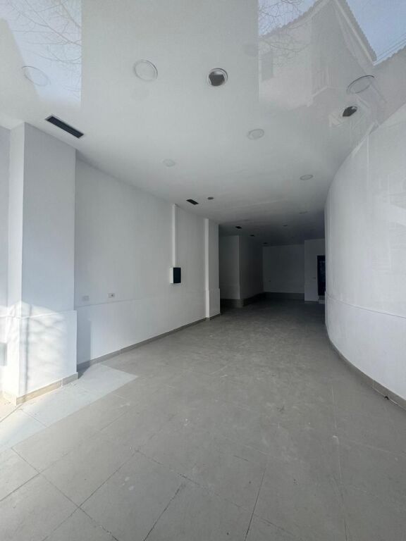 NEGOZIO IN AFFITTO 112M2 VIA ELBASAN 80.000 LEKE