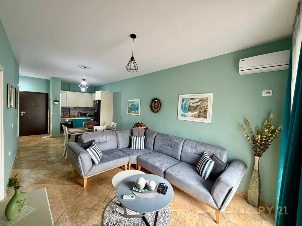 SHITET APARTAMENT 2+1 NE VIJE TE PARE ME DETIN NE LUNGOMARE