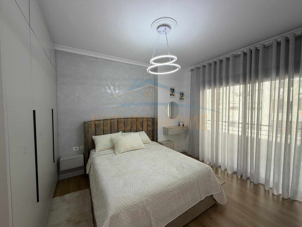 Shitet , Apartament 2+1+2 Unaza e Re, Tirane