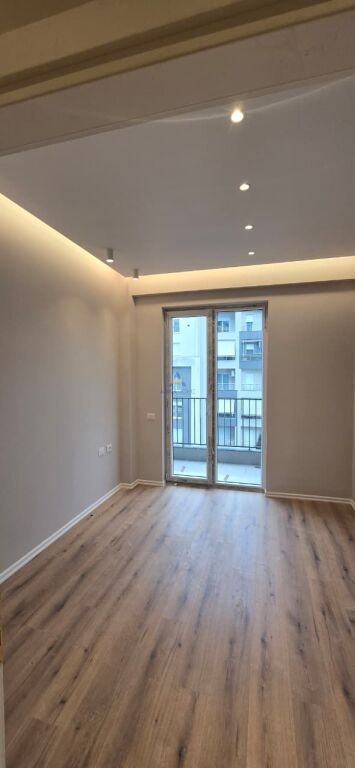 APARTMENT FOR RENT FOR OFFICE 92M2 "COMMUNE OF PARIS, VIKTOR EFTIMIU STREET" 900 EURO
