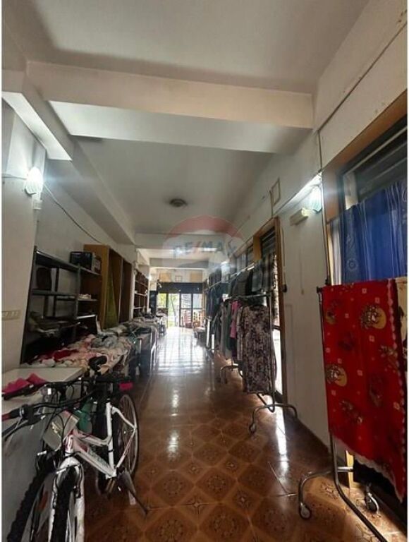 🏬 SHOP FOR RENT – TERRACES, NEAR “ALI DEMI” HIGH SCHOOL, VLORË