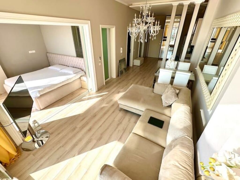 Apartament me Pamje të Plotë nga Deti dhe Tarracë të Madhe – Marina Bay, Vlorë