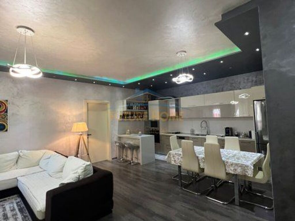 Shitet, Apartament 2+1+2, Bulevardi Gjergj Fishta, Tiranë.