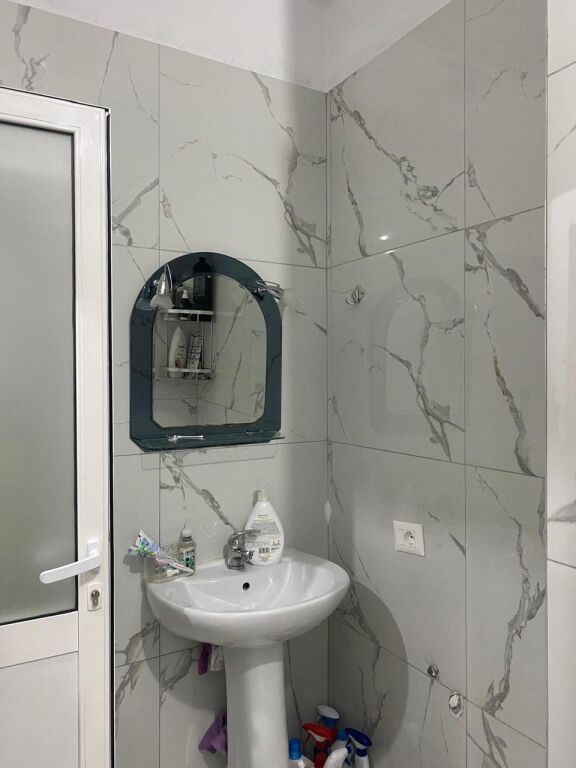 Apartament 1+1 me qera tek Medreseja