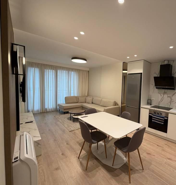 APARTAMENT ME QERA 1+1+POST PARKIMI RRUGA E BARIKADAVE 1000 EURO
