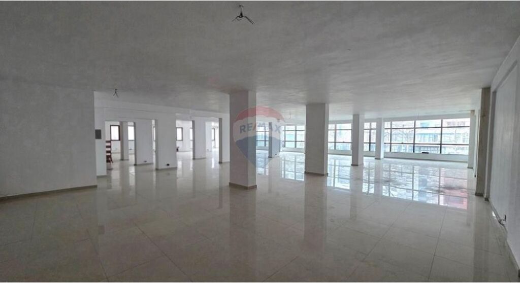 🏢 EXCLUSIVE BUSINESS PREMISES FOR SALE – TRANSBALKANIC, VLORË