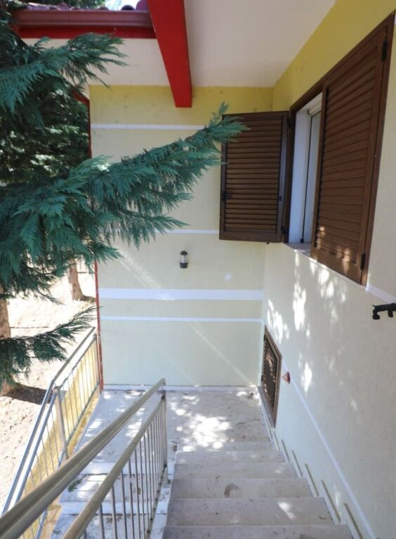 🏡 Villa su 2 Piani in Vendita – 3 km dall'Ingresso di Pogradec