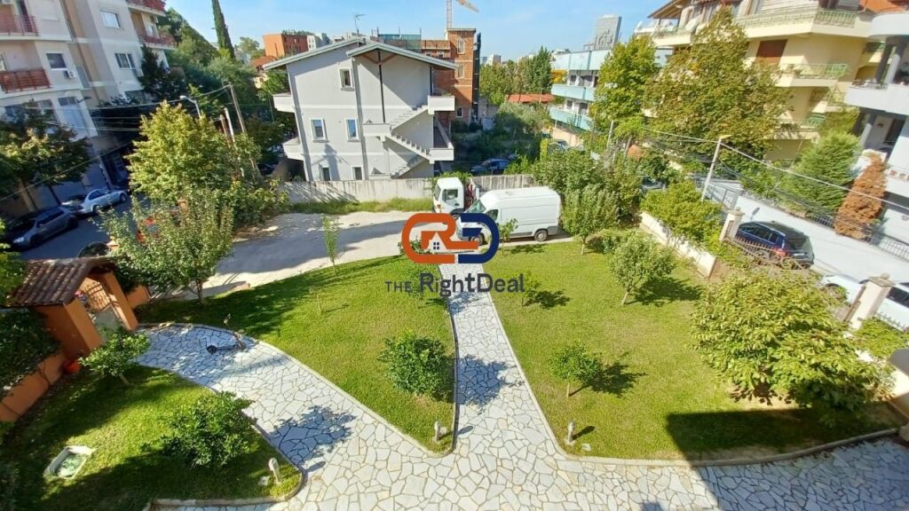Presso la Facoltà di Economia, si Affitta Villa su 4 Piani con Più Spazio!