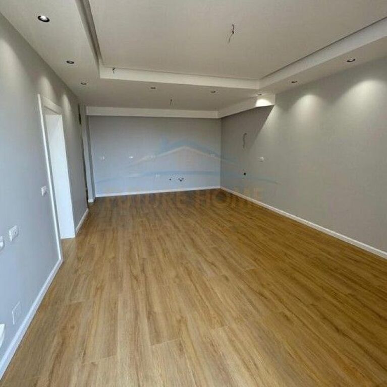 For sale, Apartment 3+1+2+ parking space, Fresku, Tirana.