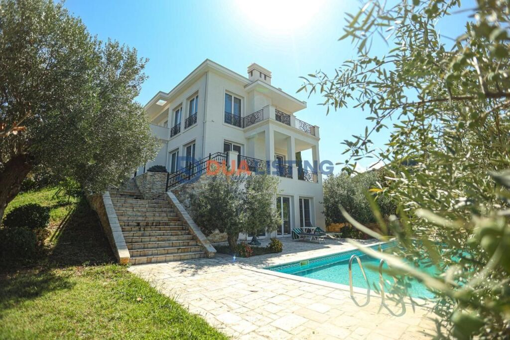 VILLA WITH POOL FOR RENT IN DRY LAKE!