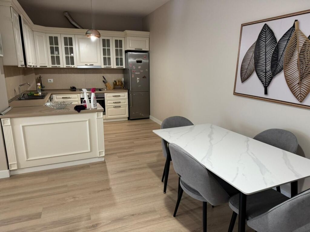 Apartament 2+1 per qira tek Kopeshti Botanik.