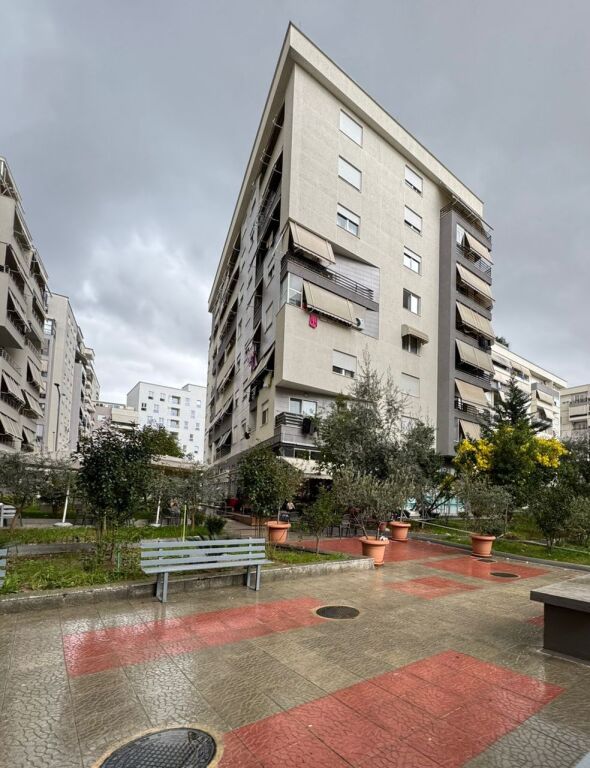 VENDESI APPARTAMENTO 1+1 COMUNE DI PARIGI 190.000 EURO