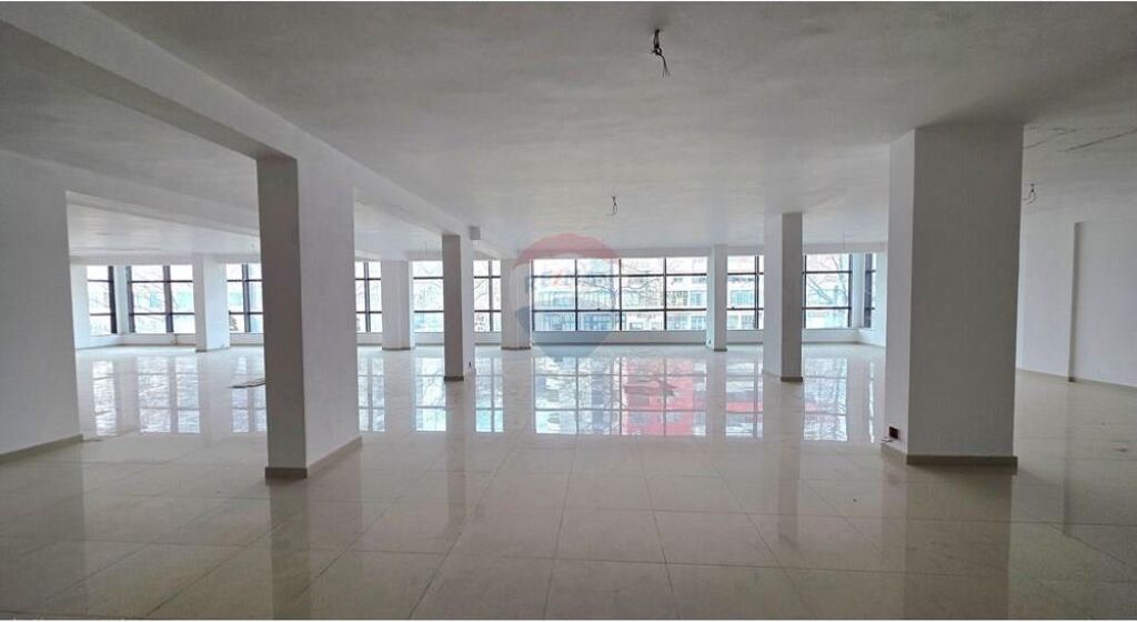 🏢 EXCLUSIVE BUSINESS PREMISES FOR SALE – TRANSBALKANIC, VLORË