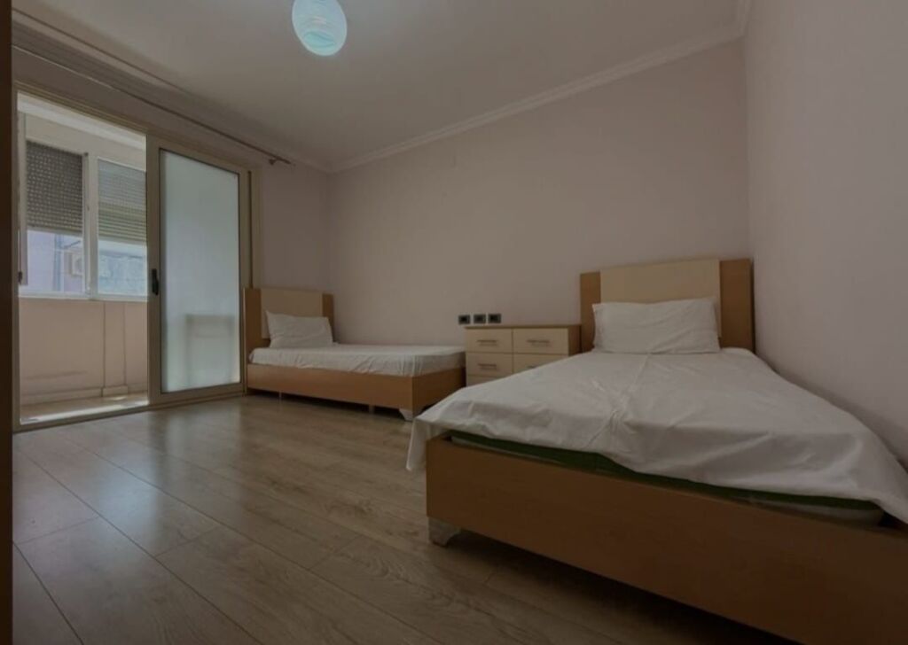 Apartament 2+1, Kongresi i Manastirit!