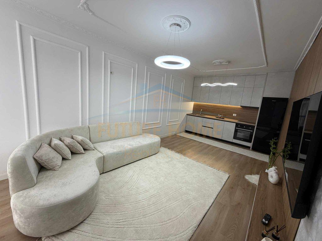 Shitet , Apartament 2+1+2 Unaza e Re, Tirane