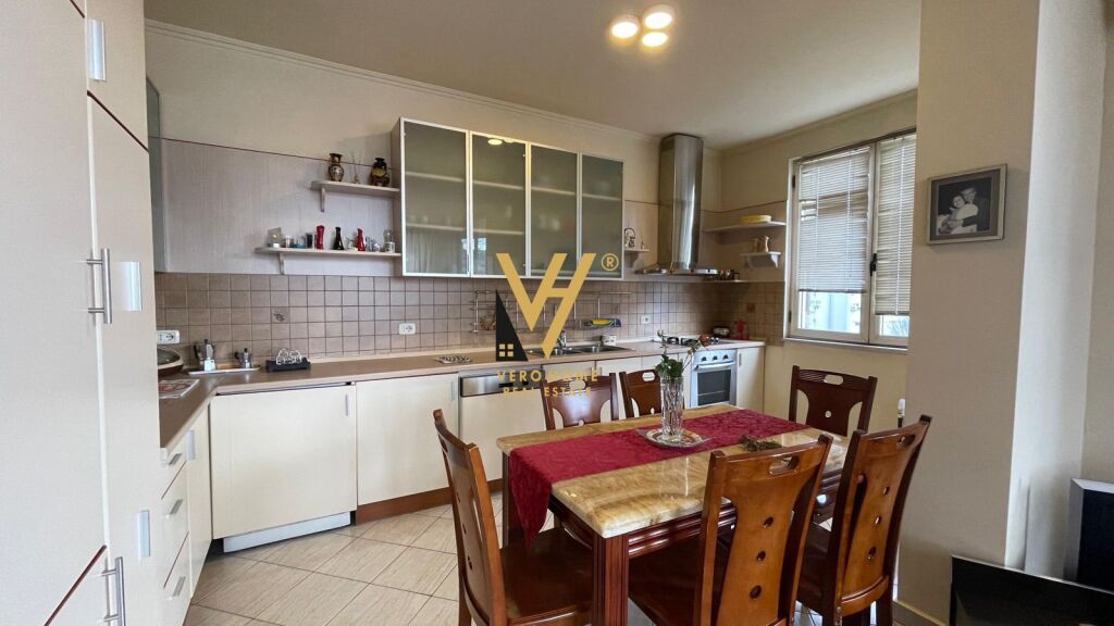 JEPET APARTAMENT 2+1+2+BLK ME QIRA NE MYSLYM SHYR 75.000 LEKE