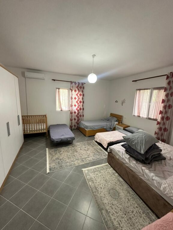 VENDESI PRIVATO IN VENDITA CON PISCINA + TERRENO, SHENVLASH, DURRES.