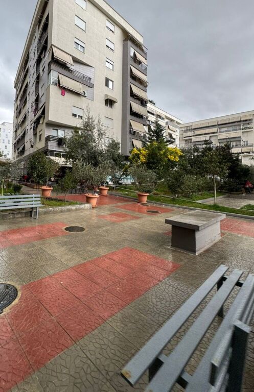 VENDESI APPARTAMENTO 1+1 COMUNE DI PARIGI 190.000 EURO