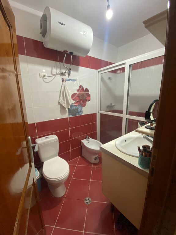Super apartament 2+1+2, Hotel Queen, Komuna e Parisit