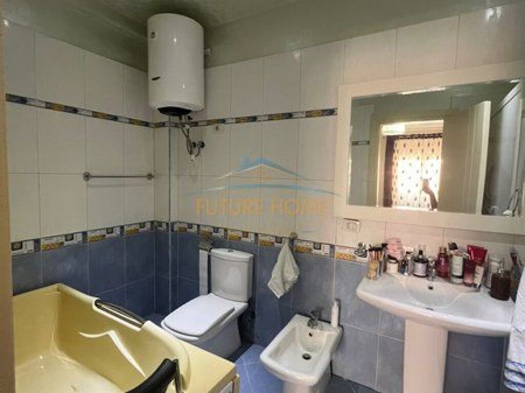 Shitet, Apartament 2+1+2, Bulevardi Gjergj Fishta, Tiranë.