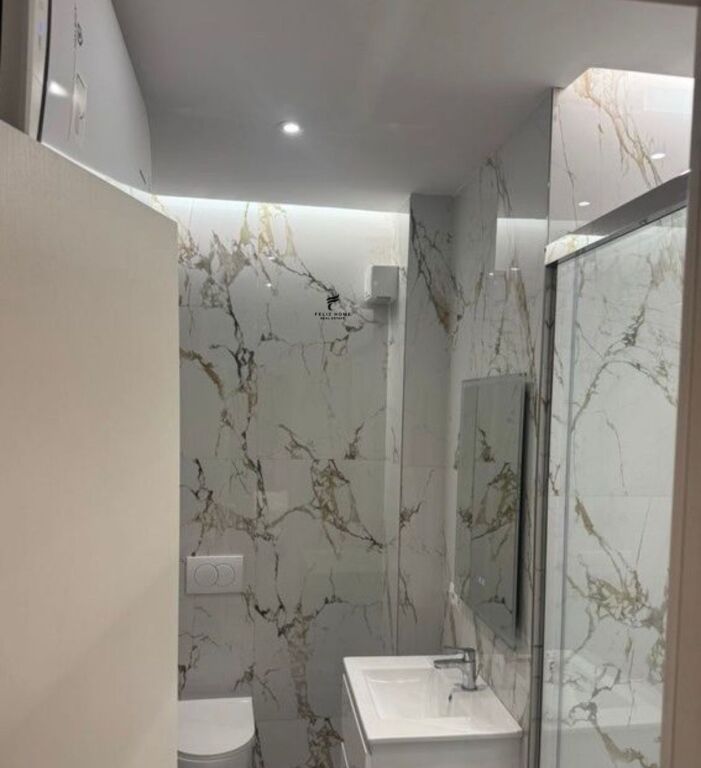SHITET APARTAMENT 2+1 BLLOKU AMBASADAVE 370.000 EURO