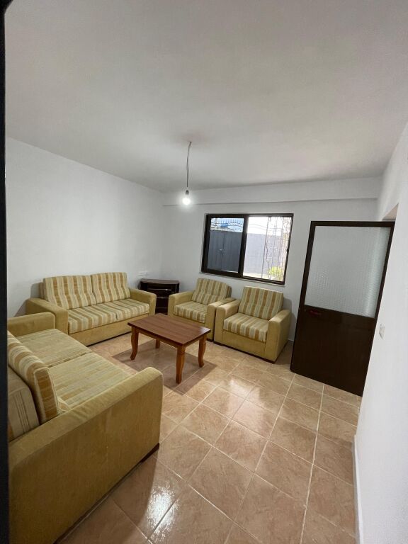 Casa privata 2+1 in affitto in affitto a Misto Mame