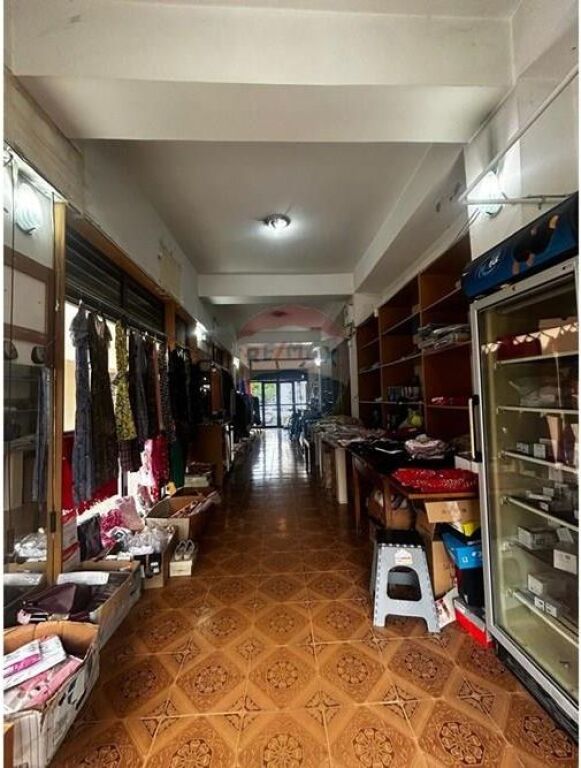 🏬 SHOP FOR RENT – TERRACES, NEAR “ALI DEMI” HIGH SCHOOL, VLORË