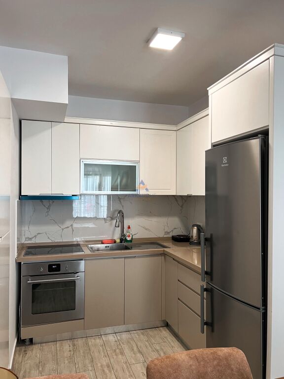 AFFITTASI APPARTAMENTO 1+1+BALCONE 5 MAGGIO 50.000 LEKE
