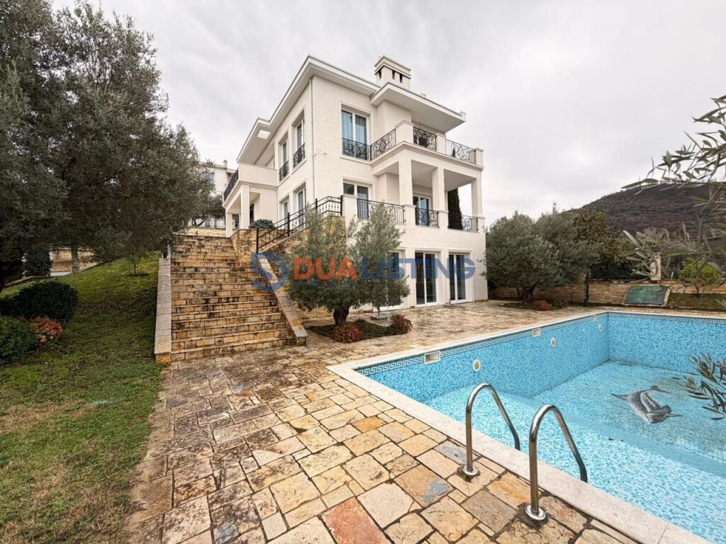 VILLA WITH POOL FOR RENT IN DRY LAKE!