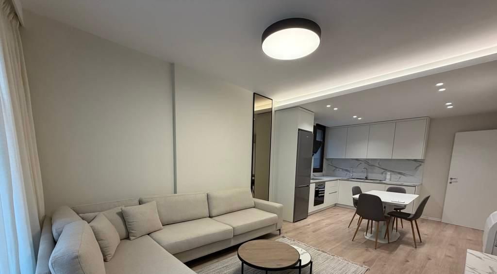 APARTAMENT ME QERA 1+1+POST PARKIMI RRUGA E BARIKADAVE 1000 EURO