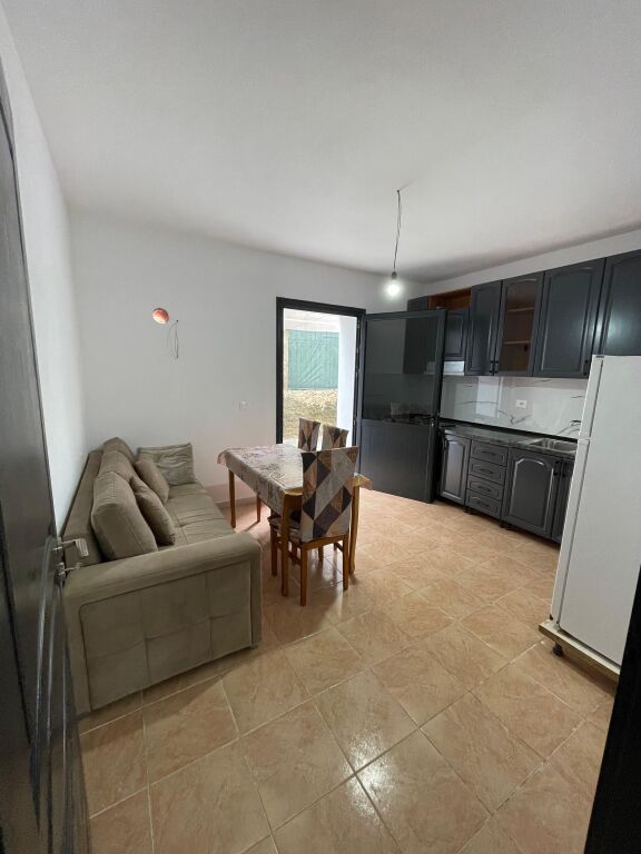 Casa privata 2+1 in affitto in affitto a Misto Mame