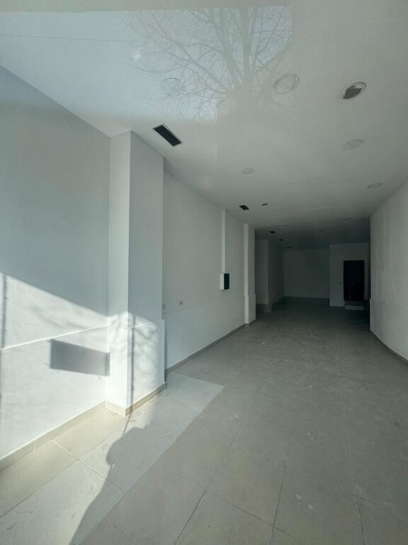 NEGOZIO IN AFFITTO 112M2 VIA ELBASAN 80.000 LEKE