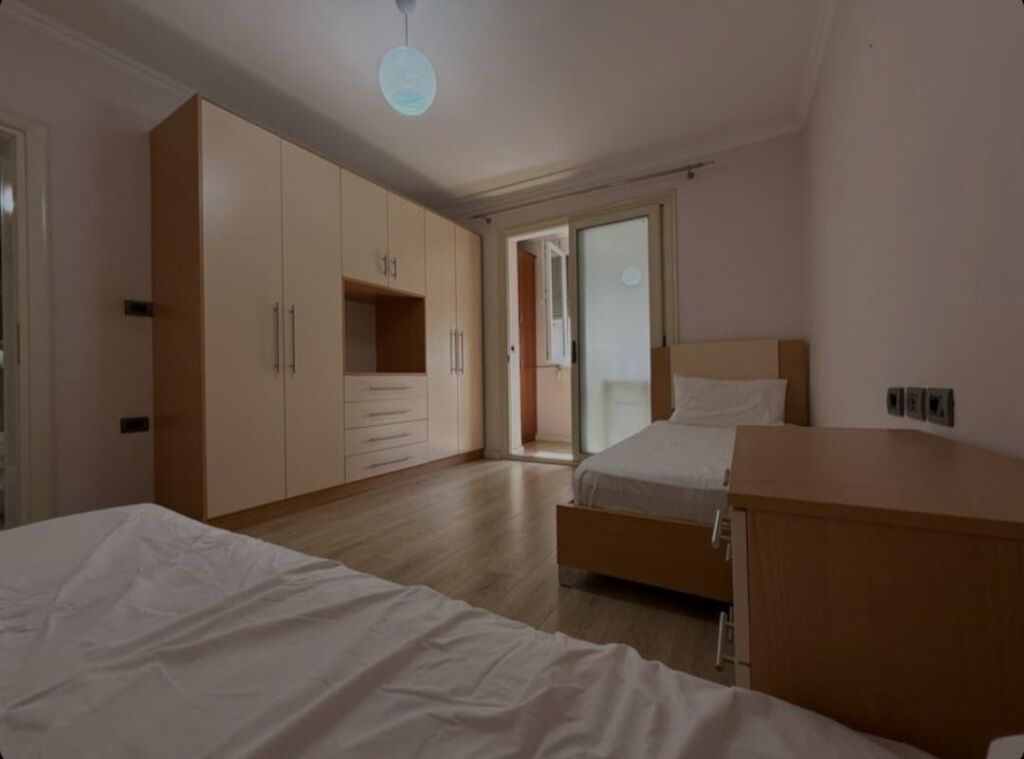 Apartament 2+1, Kongresi i Manastirit!