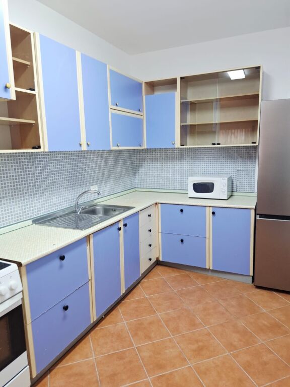 2+1, arredato in via Him Kolli Myslym Shyri, 600 euro