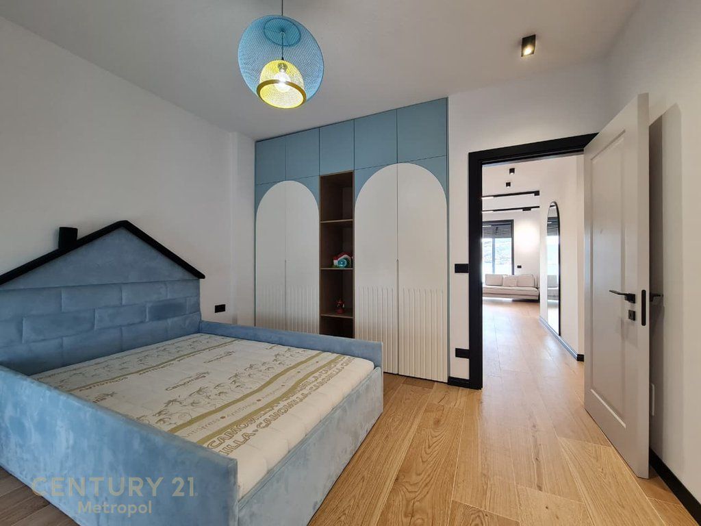 Ofrohet Apartament 3+1+2 për Qira me Verande, pranë Qendrës Tregtare TEG! 2,000 € /Muaj