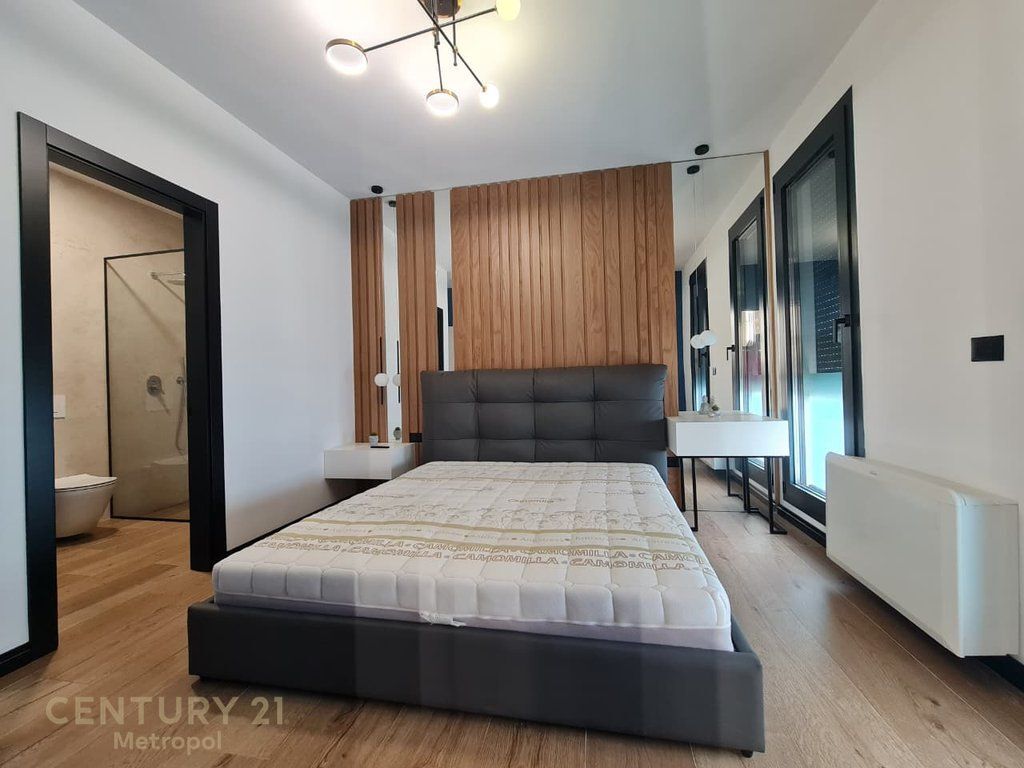 Ofrohet Apartament 3+1+2 për Qira me Verande, pranë Qendrës Tregtare TEG! 2,000 € /Muaj