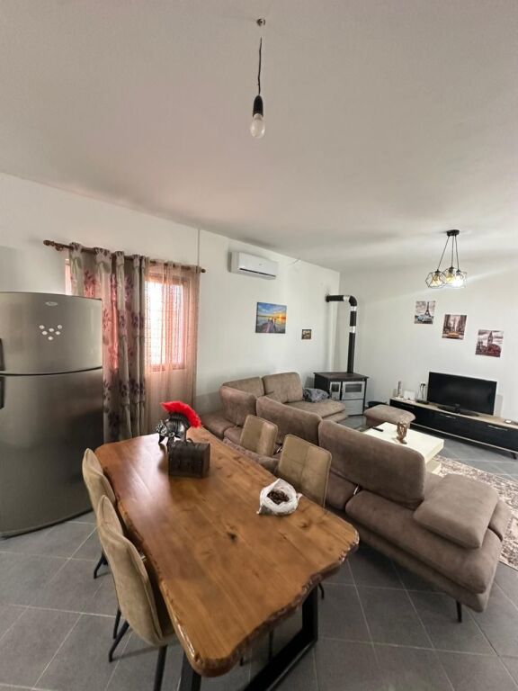 VENDESI PRIVATO IN VENDITA CON PISCINA + TERRENO, SHENVLASH, DURRES.