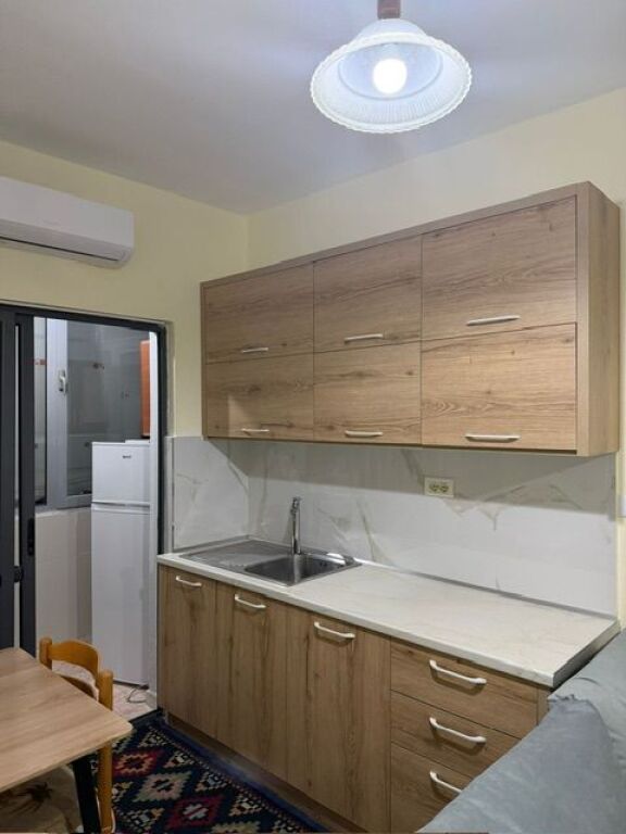 Appartamento 1+ 1 nel palazzo con freccia a 430€