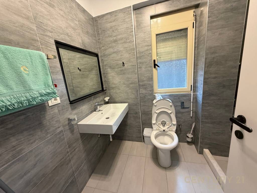 JAPIM PER QIRA APARTAMENT 3+1+2 NE KOMUNEN E PARISIT!
