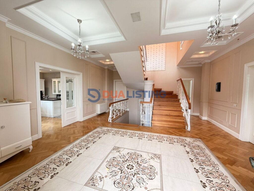 VILLA WITH POOL FOR RENT IN DRY LAKE!