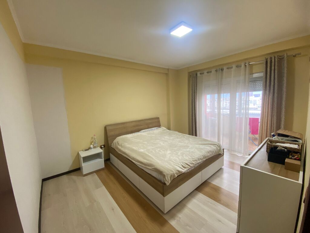 Super apartament 2+1+2, Hotel Queen, Komuna e Parisit