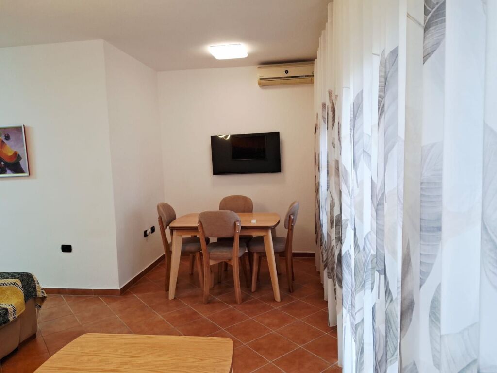 2+1, arredato in via Him Kolli Myslym Shyri, 600 euro