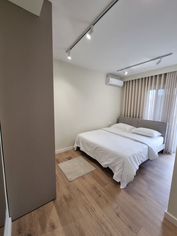 SHITEN  DY APARTAMENTE – RRUGA E KAVAJËS (KRYQËZIMI 21 DHJETORIT) ▪️ Kati 5 banim (pallat ekzistues, pa ashensor) ▪️ Sipërfaqe: 65 m² në total, te mobiluar, me hipoteke. ▪️ Apartamenti i  përshtatshëm për banim ose investim B&B  💶 Çmimi: 200.000 € - Widok 6