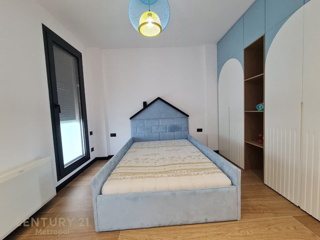 Ofrohet Apartament 3+1+2 për Qira me Verande, pranë Qendrës Tregtare TEG! 2,000 € /Muaj