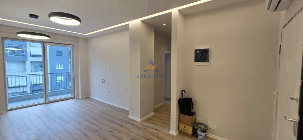 APARTMENT FOR RENT FOR OFFICE 92M2 "COMMUNE OF PARIS, VIKTOR EFTIMIU STREET" 900 EURO